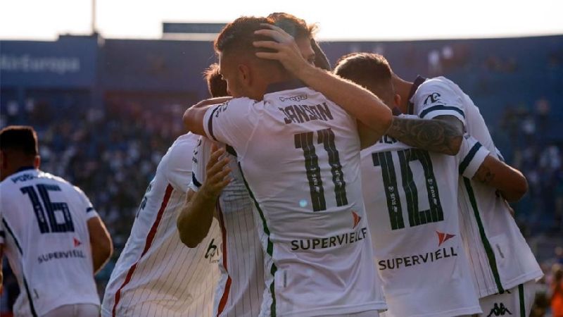 River aplastó 5-0 a Patronato con un “póker” de Julián Álvarez