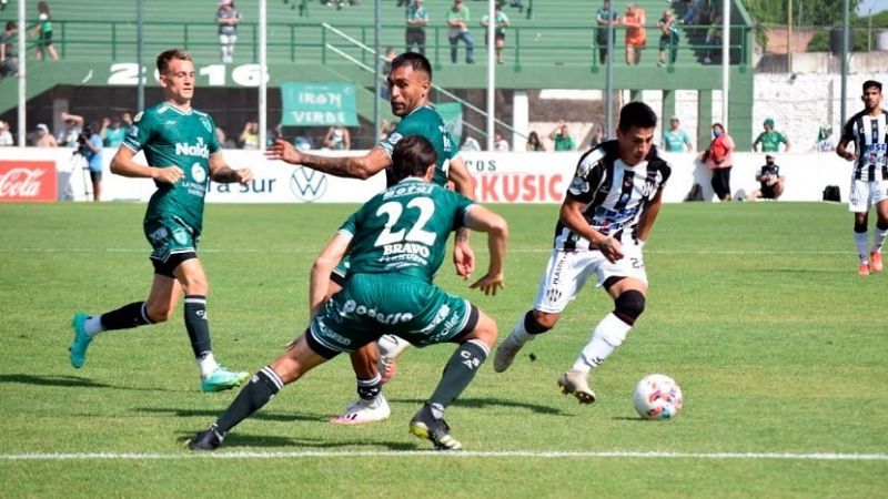 River aplastó 5-0 a Patronato con un “póker” de Julián Álvarez