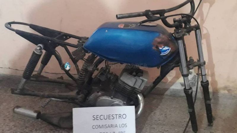Secuestran una moto desarmada y plantines de marihuana