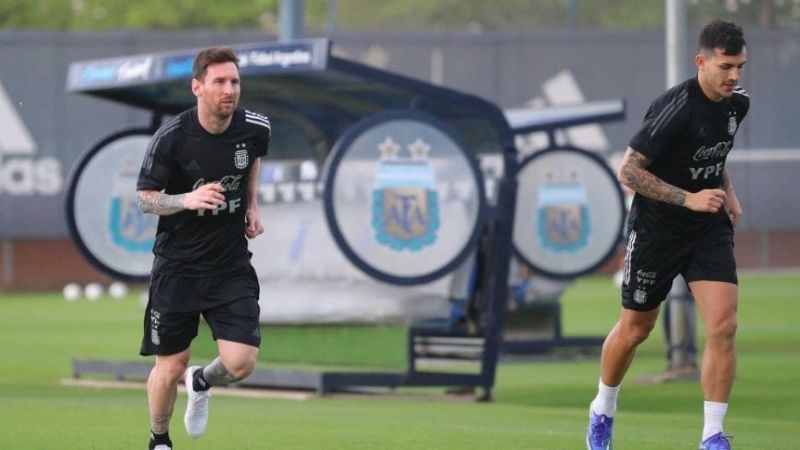 Messi y Paredes entrenan diferenciados en la Selección Argentina