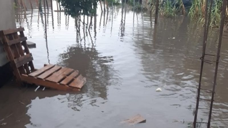 La lluvia generó problemas en viviendas precarias