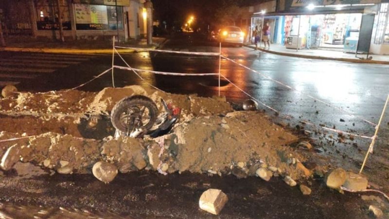 Motociclista cayó a una zanja