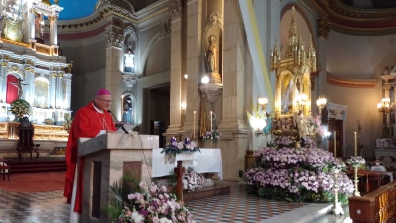 Los trabajadores de la Salud a los pies de la Madre del Valle