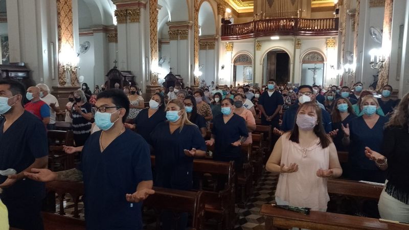 Los trabajadores de la Salud a los pies de la Madre del Valle