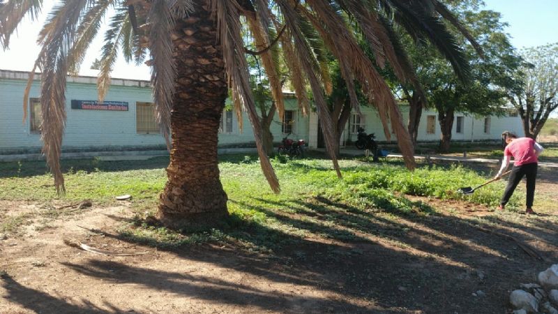 Internos del Servicio Penitenciario acondicionan escuela de Nueva Coneta