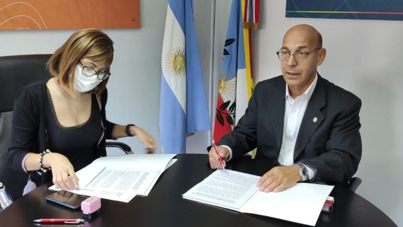 Analizarán las muestras de minerales en el laboratorio de Tecnología