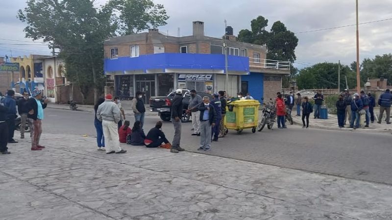 Municipales de Santa María cortan ruta 40