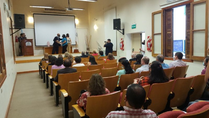 Reconocimiento a ex docentes y no docentes que marcaron una etapa