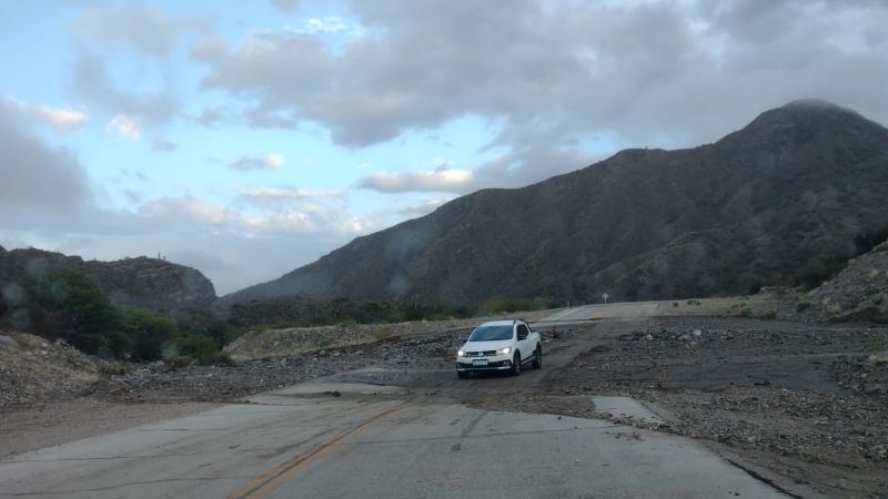 Por crecida de cauces, precaución por ruta 60, en La Cébila