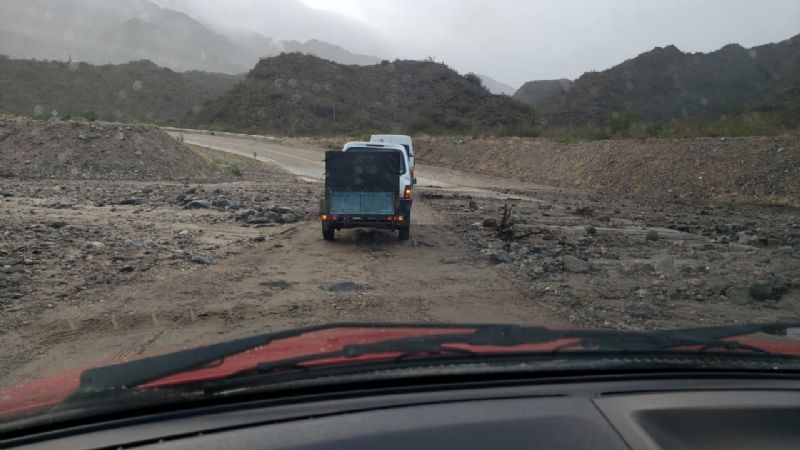 Por crecida de cauces, precaución por ruta 60, en La Cébila
