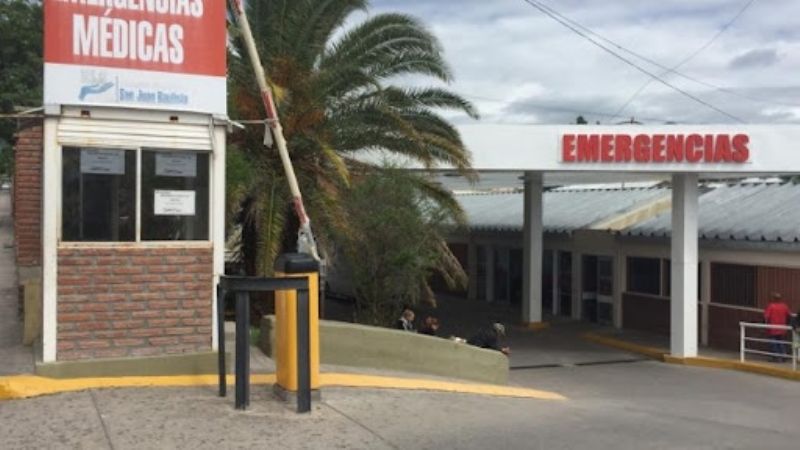 Un hombre cayó al río y se golpeó la cabeza