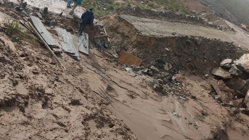 No se puede transitar en Singuil por camino cortado