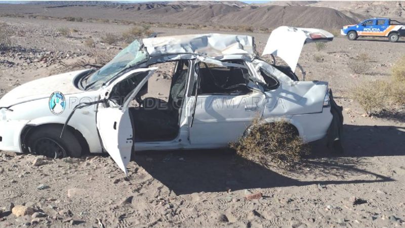 Perdió el control y terminó al costado de la banquina