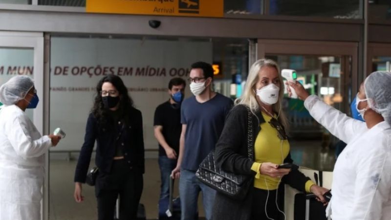 Brasil comenzó a pedir el pase sanitario para los que ingresan al país
