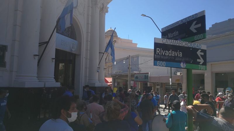 Reclamo masivo por el stop debit