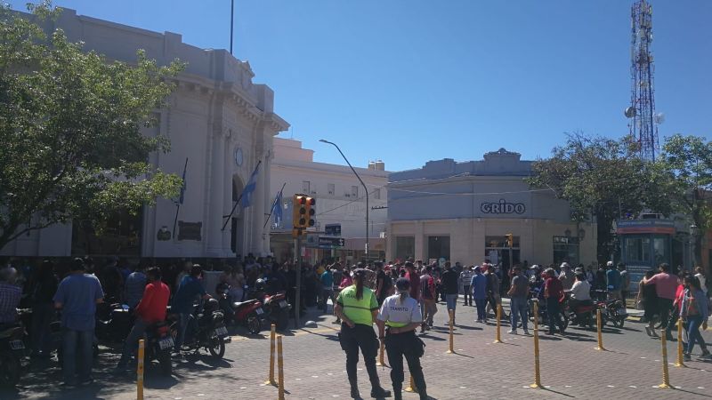 Reclamo masivo por el stop debit