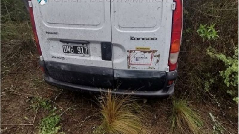 Una Kangoo cayó a un barranco en proximidades de El Taco