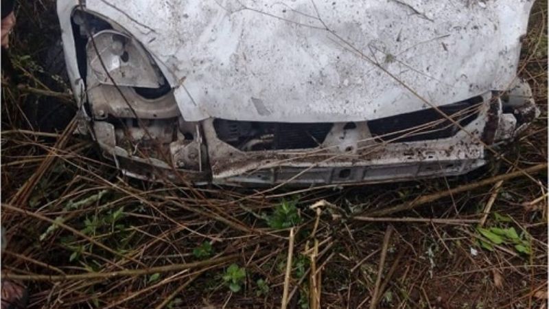 Una Kangoo cayó a un barranco en proximidades de El Taco