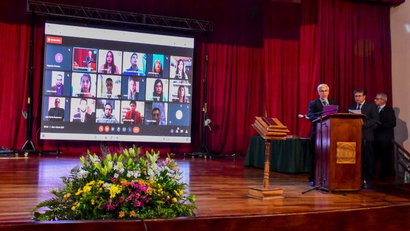 Primera colación híbrida de la Facultad de Ciencias Exactas