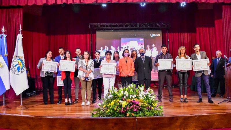 Primera colación híbrida de la Facultad de Ciencias Exactas