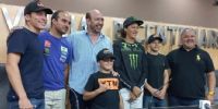 AUTORIDADES Y PILOTOS presentando el cierre del Motocross del NOA, en el Campanas del Rosario, este fin de semana.