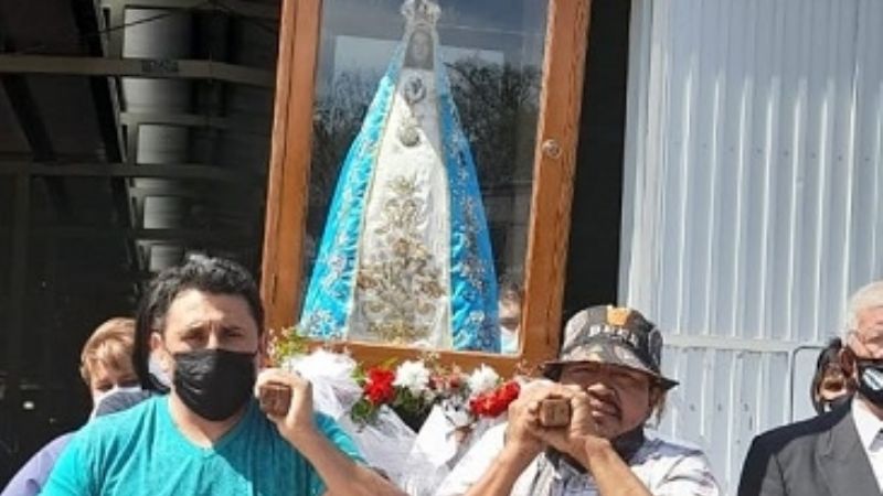 La Madre del Valle llevó su  bendición al Mercado de Abasto