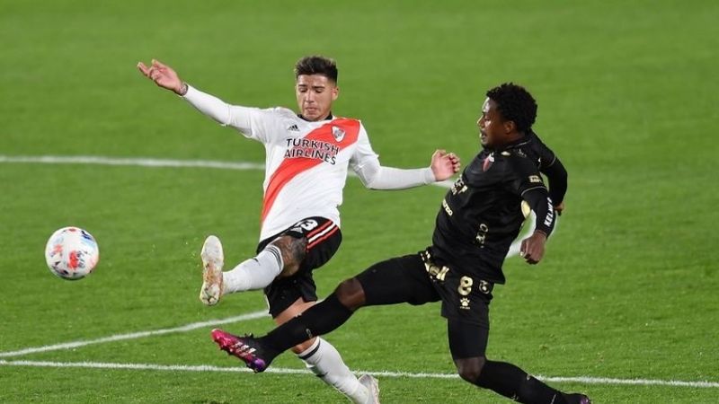 River y Colón disputan el Trofeo de Campeones
