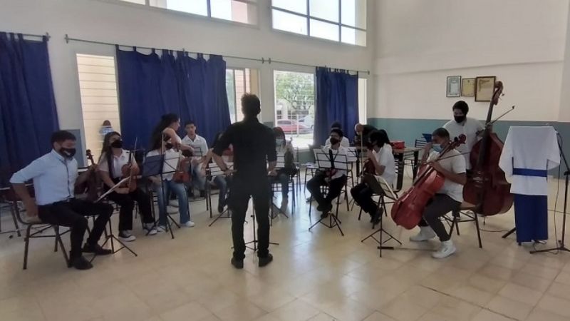 La Orquesta Infantil y Juvenil participó del acto de fin de año de la secundaria 47
