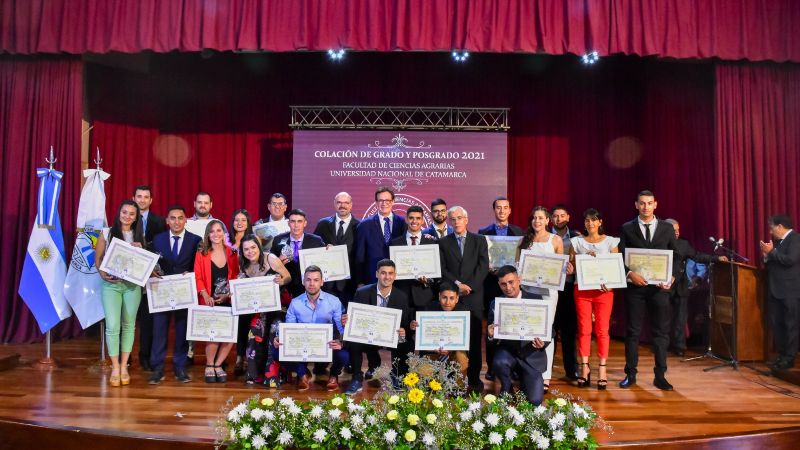 Reencuentro y emoción en el acto de colación en Agrarias
