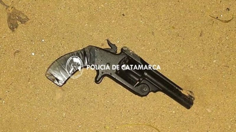 Lo amenazó de muerte con un revólver