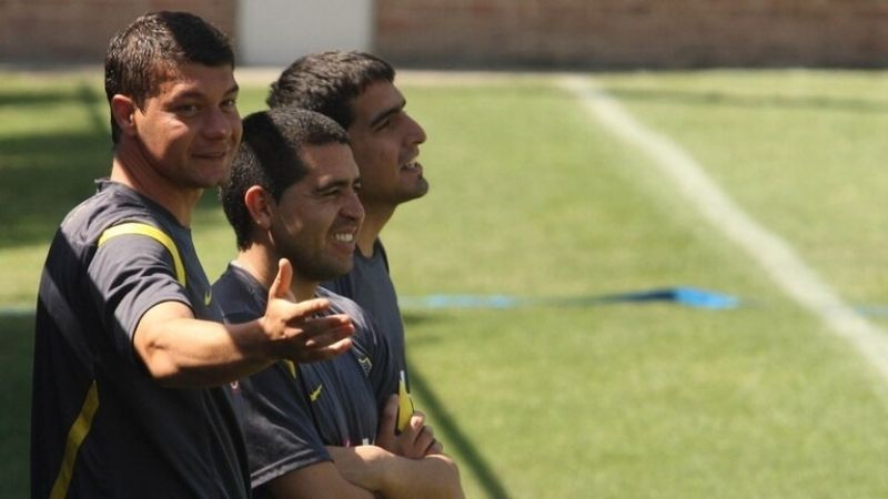 Riquelme y Battaglia se reúnen hoy, y el DT sigue