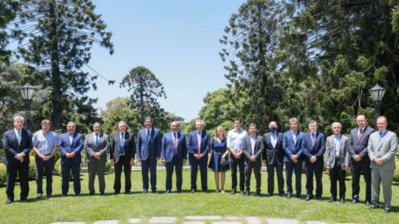 Fernández recibió a gobernadores oficialistas en Olivos