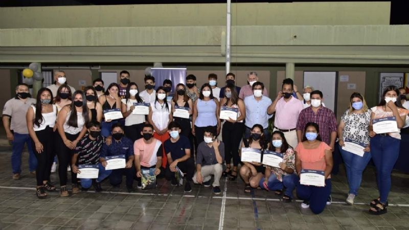 Entrega de diplomas por las charlas sobre glaciares catamarqueños