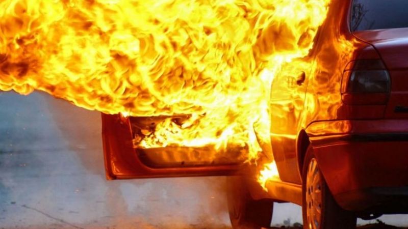 Se prendió fuego un auto