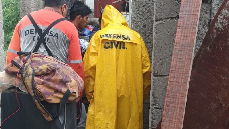 Se cayó el techo de una vivienda y una persona terminó herida