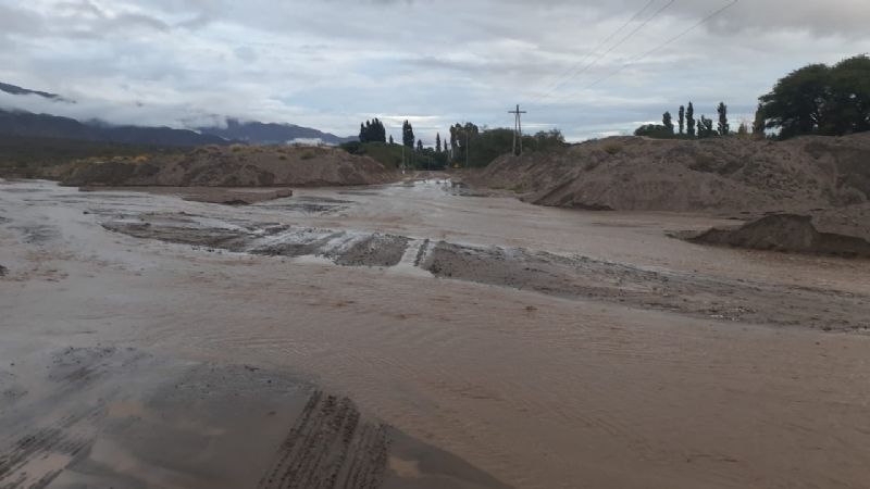 Precaución en el cruce de badenes en la ruta 40