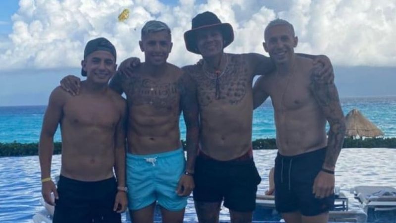Jugadores de Boca y River en “doradas” vacaciones