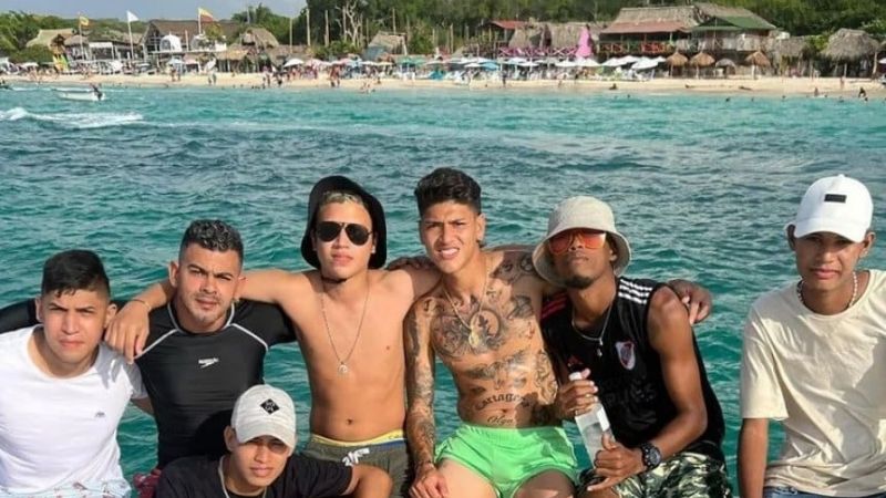 Jugadores de Boca y River en “doradas” vacaciones
