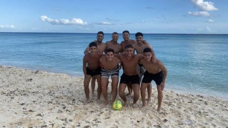 Jugadores de Boca y River en “doradas” vacaciones