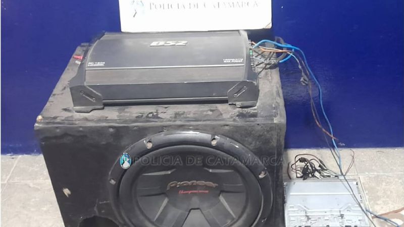 Policías agredidos por un menor al que sorprenden robando