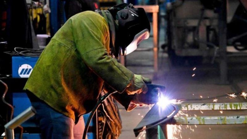 La economía frenó rebote en octubre y anotó primera baja mensual desde mayo