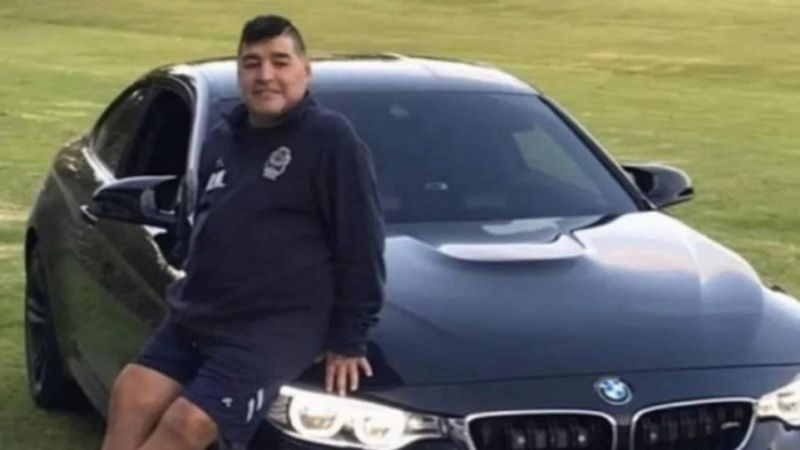 Extienden la subasta de los bienes de Maradona