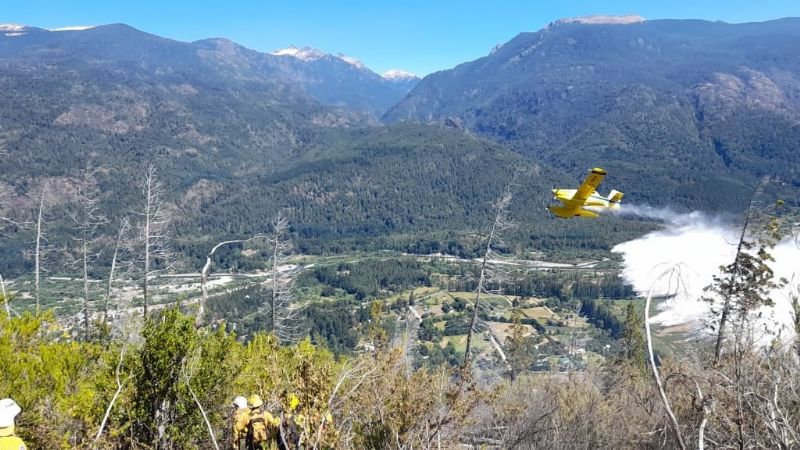 Brigadistas catamarqueños combaten incendios en el Sur