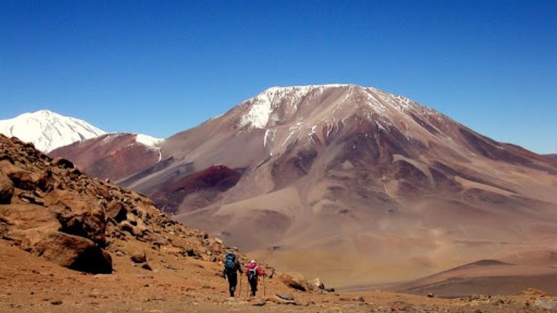 Despliegan operativo para rescatar a tres andinistas franceses en la cordillera