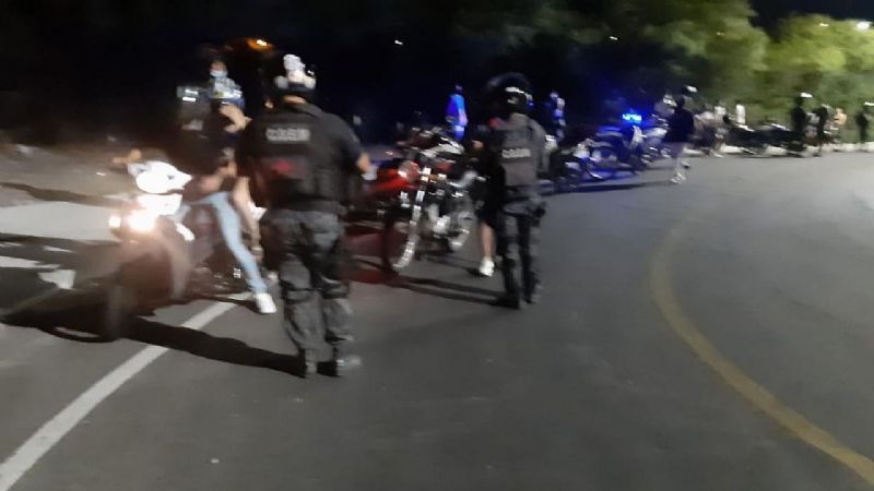 Policías intervinieron en un desorden y terminaron heridos