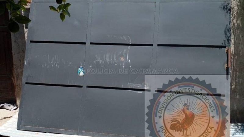 Le robaron el portón pero la policía se lo encontró