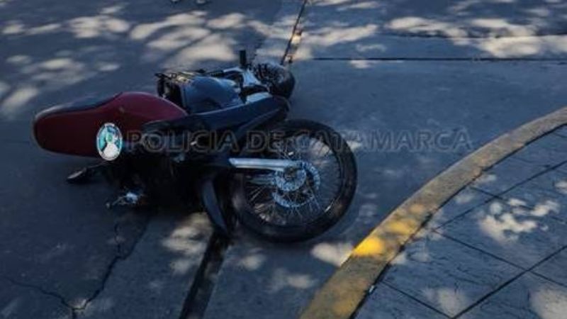 Chocaron un colectivo y una moto en el centro de la Capital