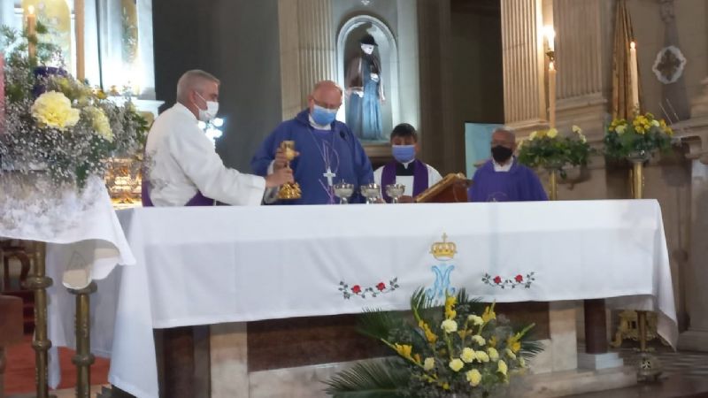 “Te pido Madre que asistas a cuantos se ocupan de la educación”