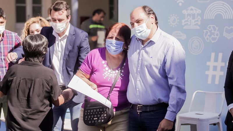 Saadi entregó más escrituras a vecinos del norte de la Capital