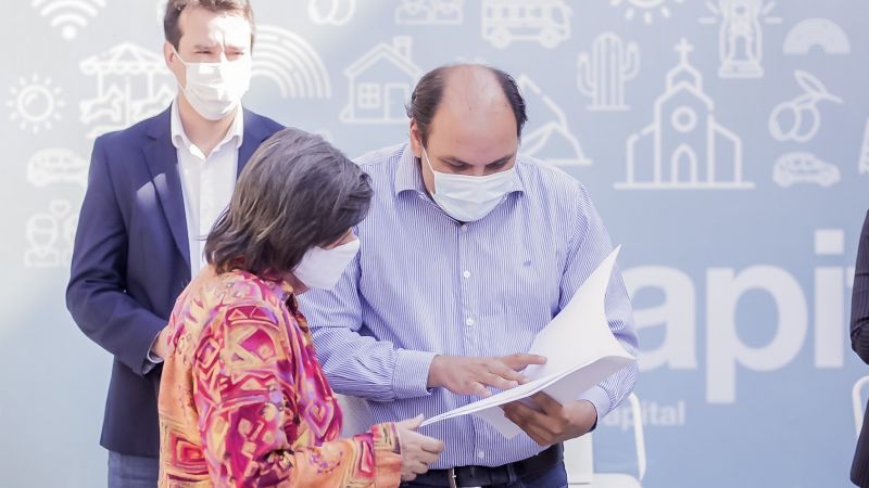 Saadi entregó más escrituras a vecinos del norte de la Capital